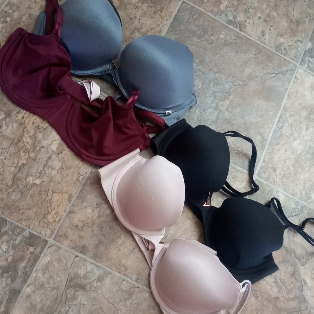 Flash Sale!!! Victoria's Secret bras 32C